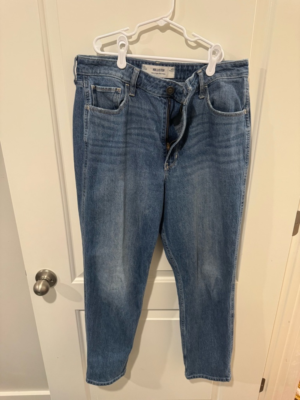 Hollister Boyfriend Jeans in Medium Blue Wash